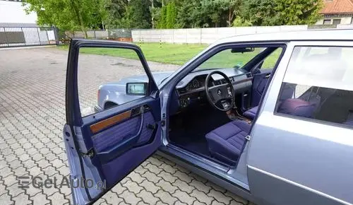 MERCEDES-BENZ W124 