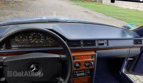 MERCEDES-BENZ W124 