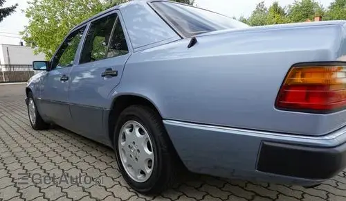 MERCEDES-BENZ W124 
