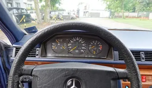 MERCEDES-BENZ W124 