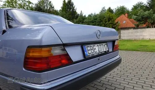 MERCEDES-BENZ W124 