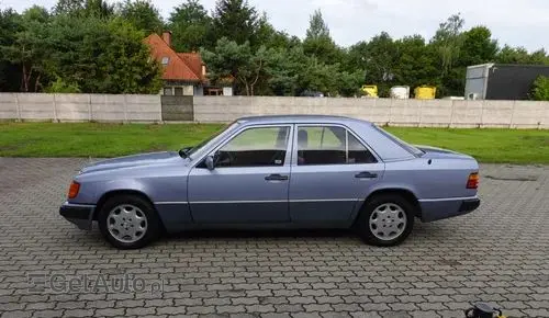 MERCEDES-BENZ W124 