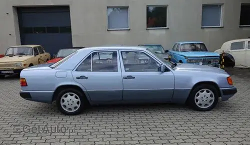 MERCEDES-BENZ W124 