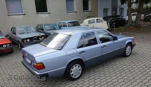 MERCEDES-BENZ W124 
