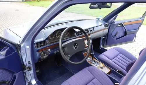 MERCEDES-BENZ W124 
