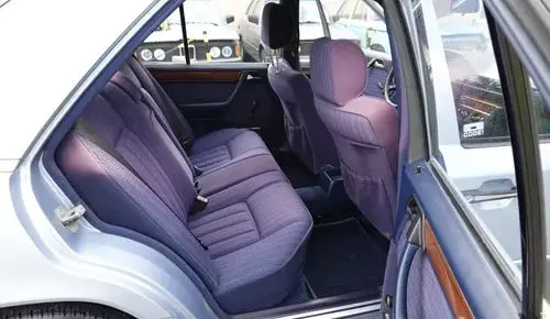 MERCEDES-BENZ W124 