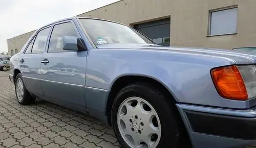 MERCEDES-BENZ W124 