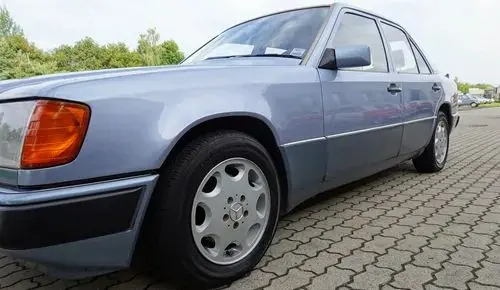 MERCEDES-BENZ W124 
