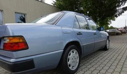 MERCEDES-BENZ W124 