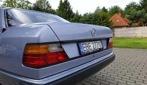 MERCEDES-BENZ W124 
