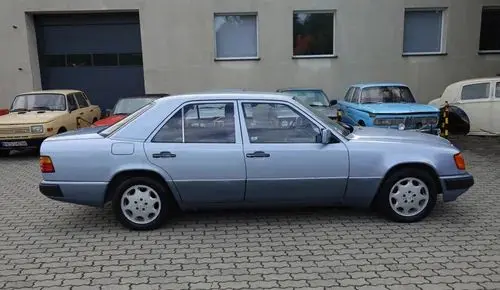 MERCEDES-BENZ W124 