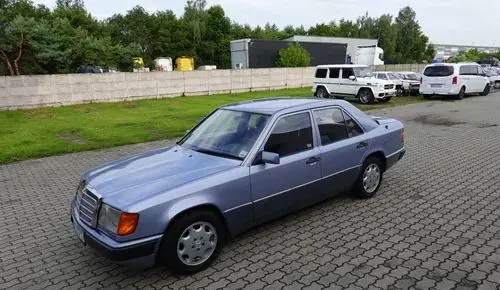 MERCEDES-BENZ W124 