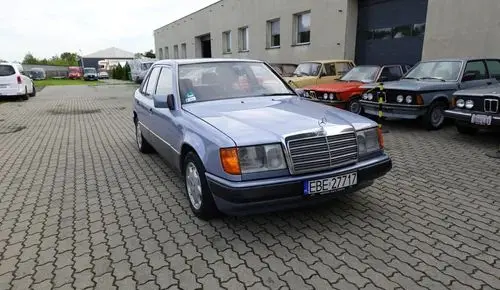 MERCEDES-BENZ W124 
