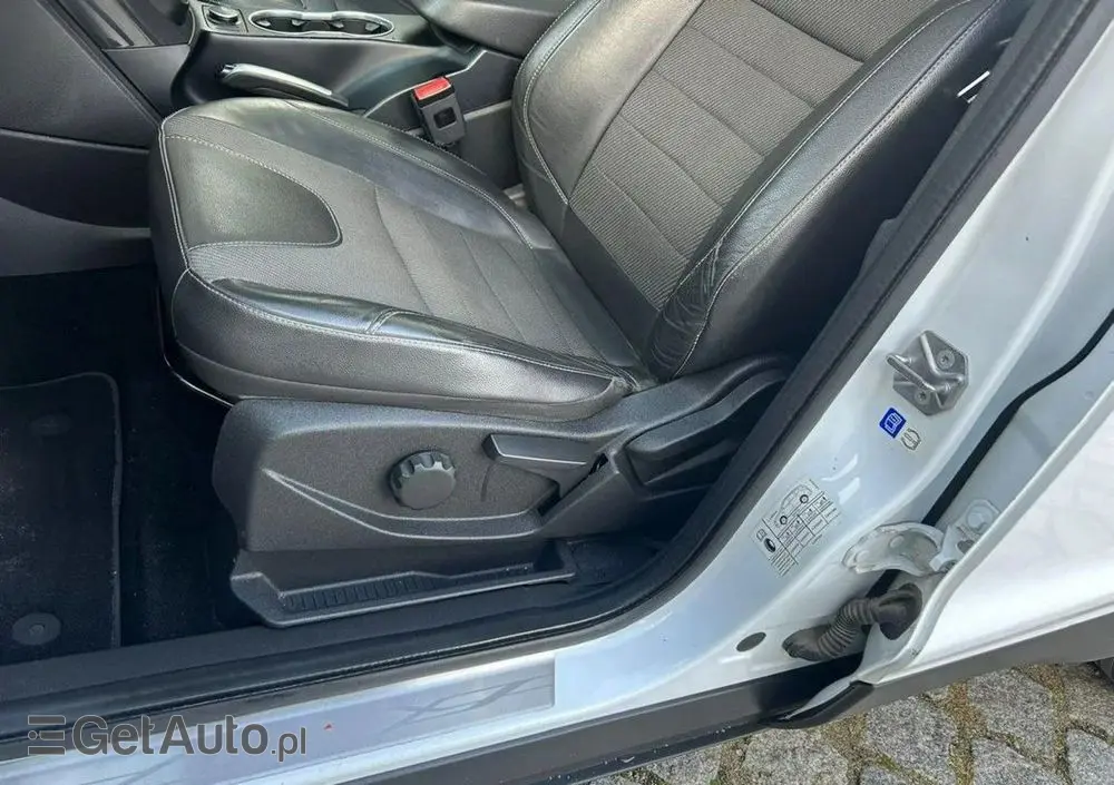 FORD Kuga 2.0 TDCi 2x4 Titanium