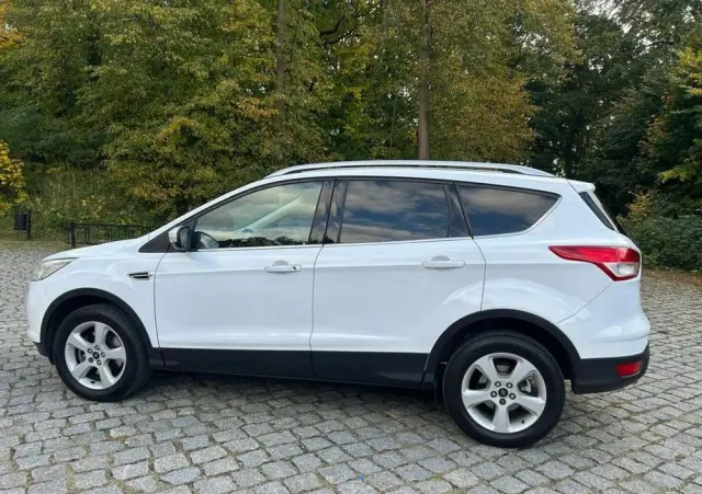 FORD Kuga 2.0 TDCi 2x4 Titanium