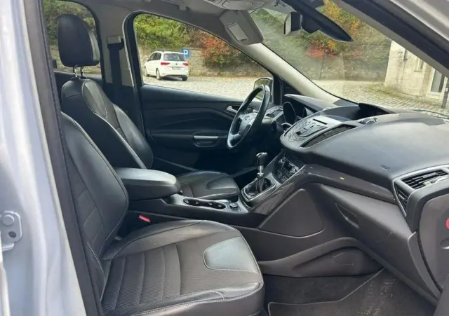 FORD Kuga 2.0 TDCi 2x4 Titanium