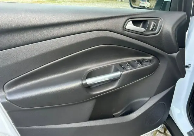 FORD Kuga 2.0 TDCi 2x4 Titanium