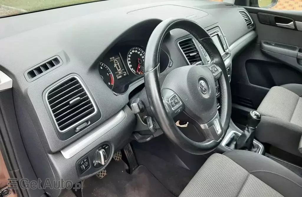 VOLKSWAGEN Sharan 