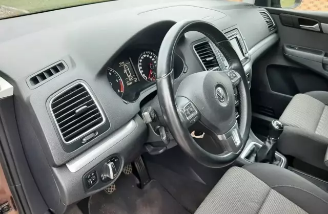 VOLKSWAGEN Sharan 