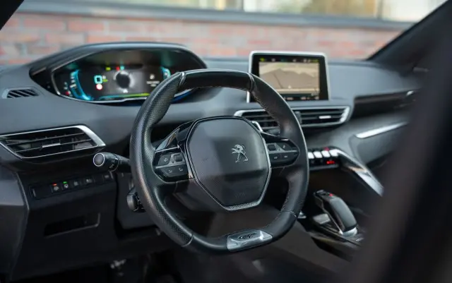 PEUGEOT 3008 1.6 PureTech Hybrid4 PHEV GT Pack S&S EAT8