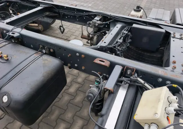 IVECO Eurocargo 100e18 rama do zabudowy 6,4m  poduszka klima 