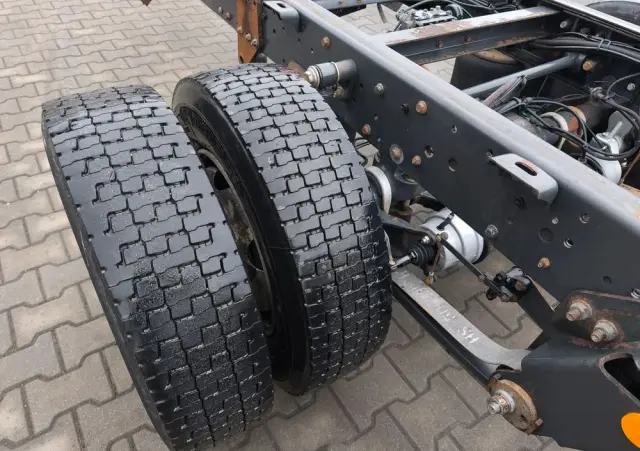 IVECO Eurocargo 100e18 rama do zabudowy 6,4m  poduszka klima 