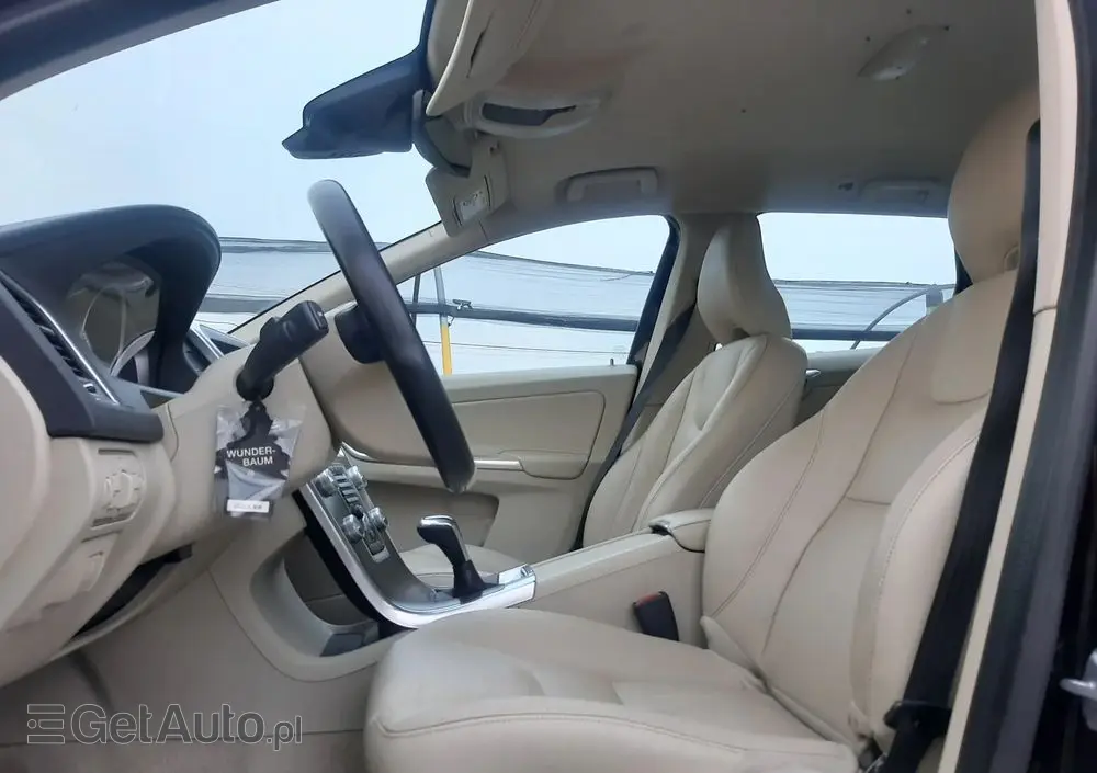 VOLVO XC 60 D4 Momentum