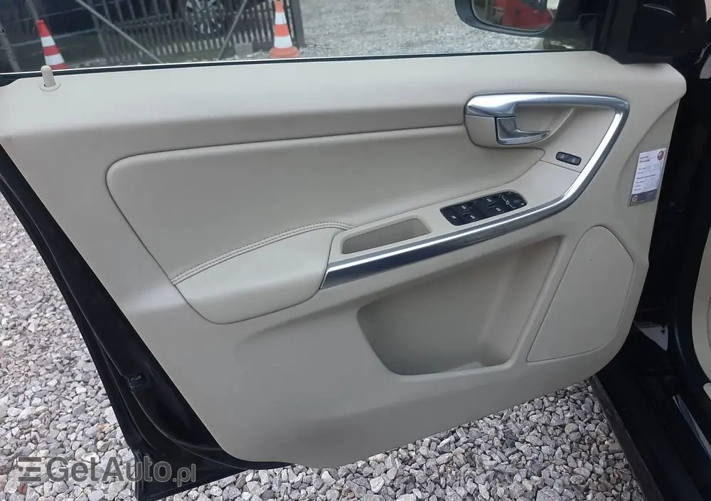 VOLVO XC 60 D4 Momentum