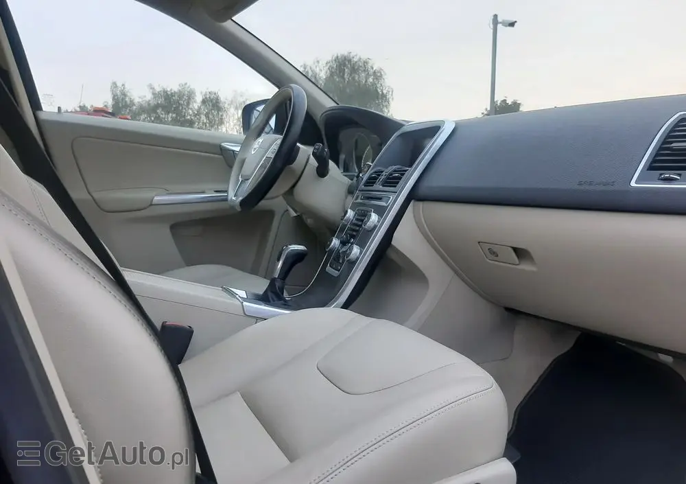 VOLVO XC 60 D4 Momentum