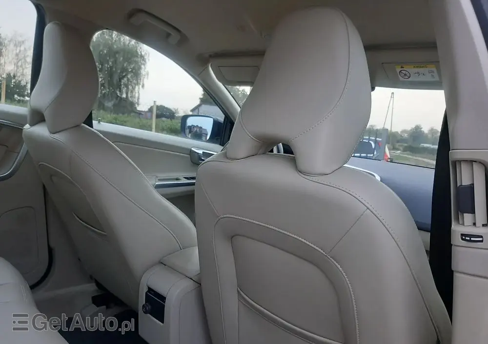 VOLVO XC 60 D4 Momentum