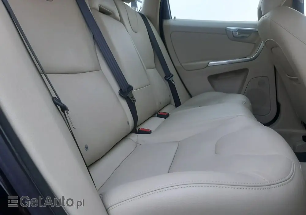 VOLVO XC 60 D4 Momentum