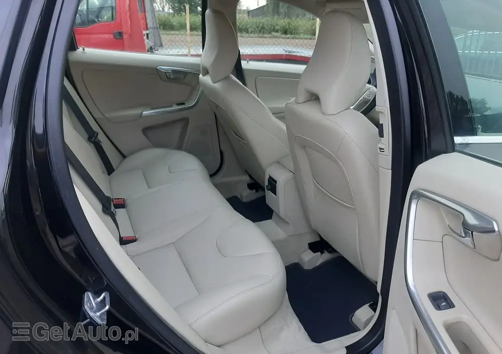 VOLVO XC 60 D4 Momentum