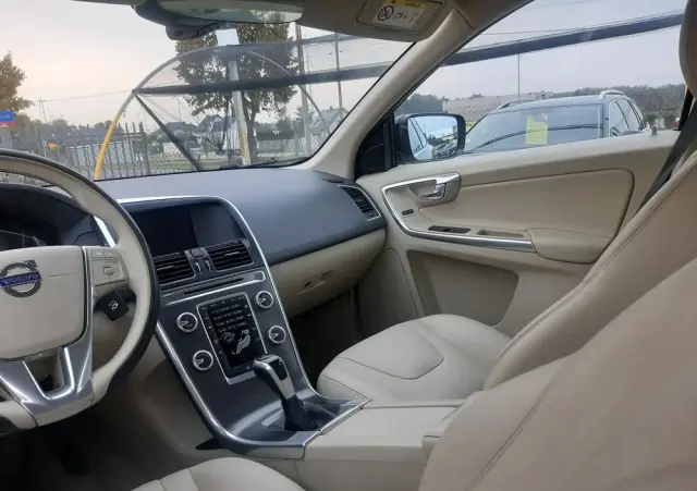 VOLVO XC 60 D4 Momentum