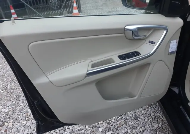 VOLVO XC 60 D4 Momentum