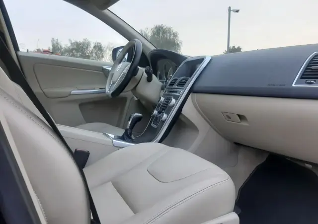 VOLVO XC 60 D4 Momentum