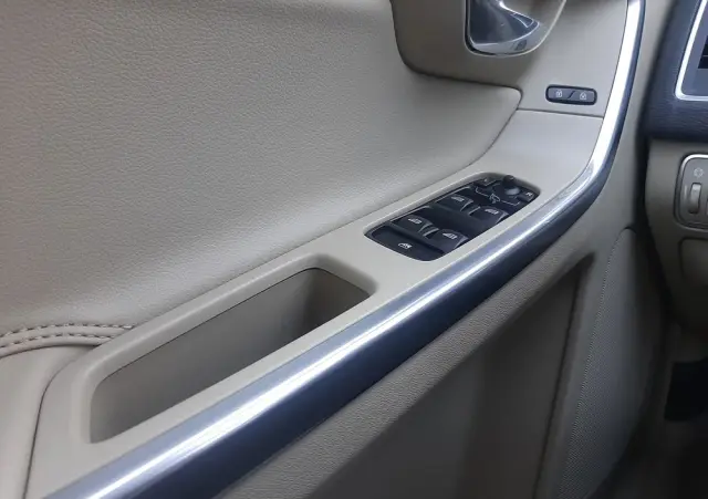 VOLVO XC 60 D4 Momentum