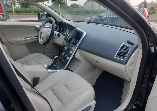 VOLVO XC 60 D4 Momentum