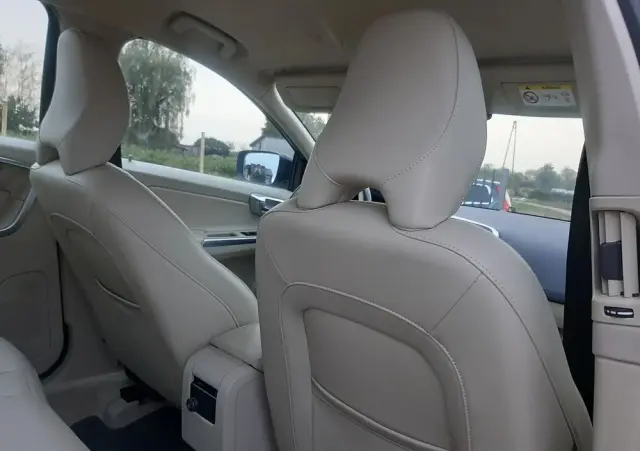 VOLVO XC 60 D4 Momentum