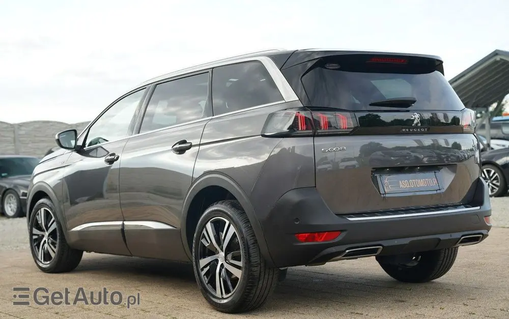 PEUGEOT 5008 