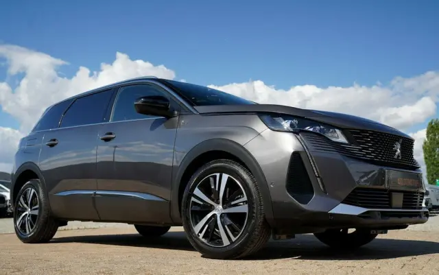 PEUGEOT 5008 