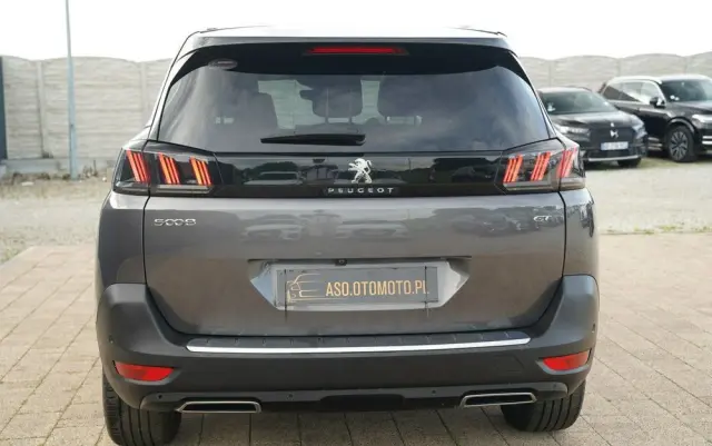 PEUGEOT 5008 