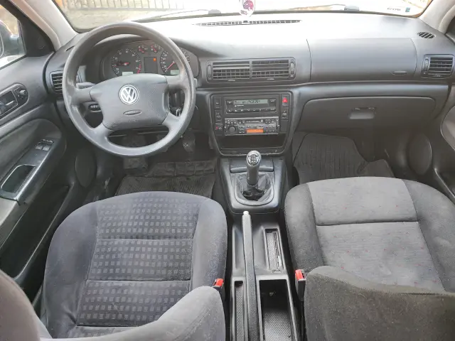 VOLKSWAGEN Passat Basis