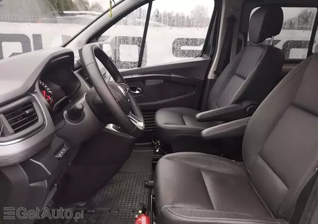 RENAULT Trafic SpaceClass 2.0 dCi EDC