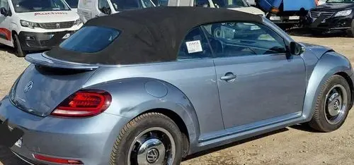 VOLKSWAGEN Beetle 