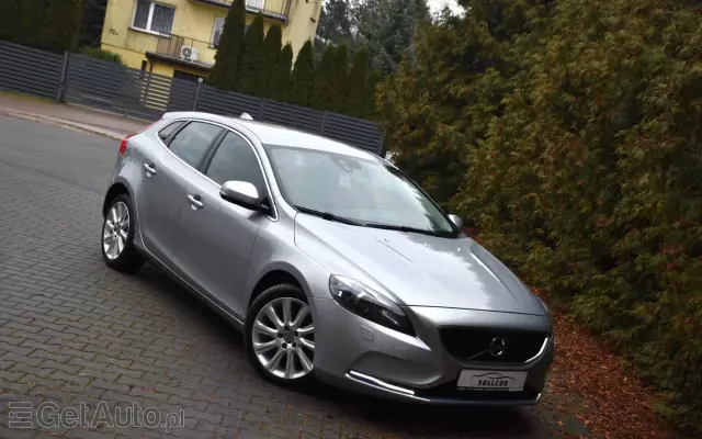 VOLVO V40 D2 Powershift Summum