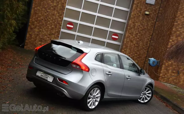 VOLVO V40 D2 Powershift Summum