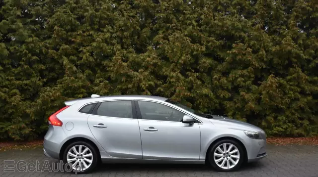 VOLVO V40 D2 Powershift Summum