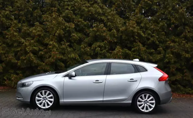 VOLVO V40 D2 Powershift Summum