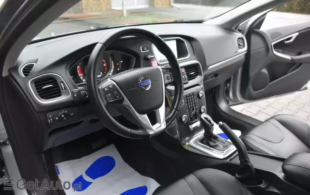 VOLVO V40 D2 Powershift Summum
