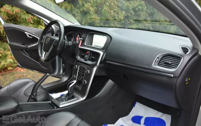 VOLVO V40 D2 Powershift Summum